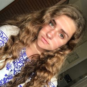 Meet your Posher, Danielle